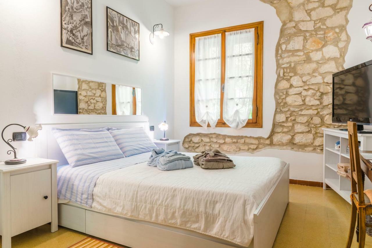Relais Des Roches Bed & Breakfast Sona Bagian luar foto