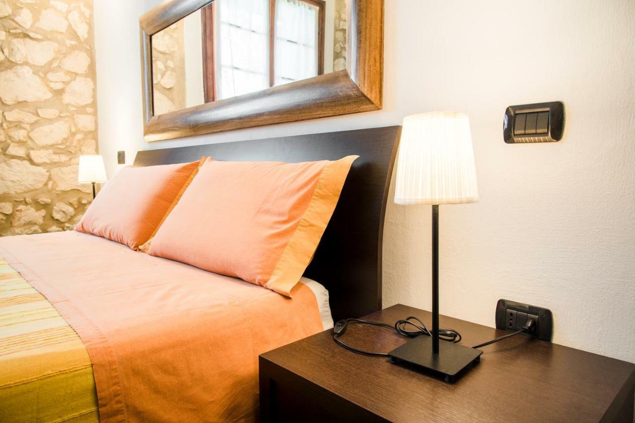 Relais Des Roches Bed & Breakfast Sona Bagian luar foto